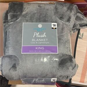 Comfort Bay Plush Blanket in Soft Gray